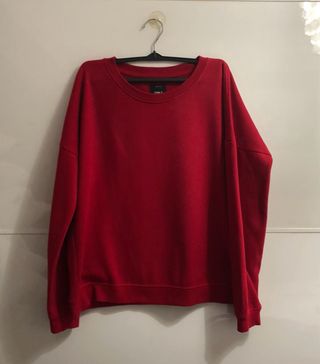 Sudadera roja de Only. Talla M