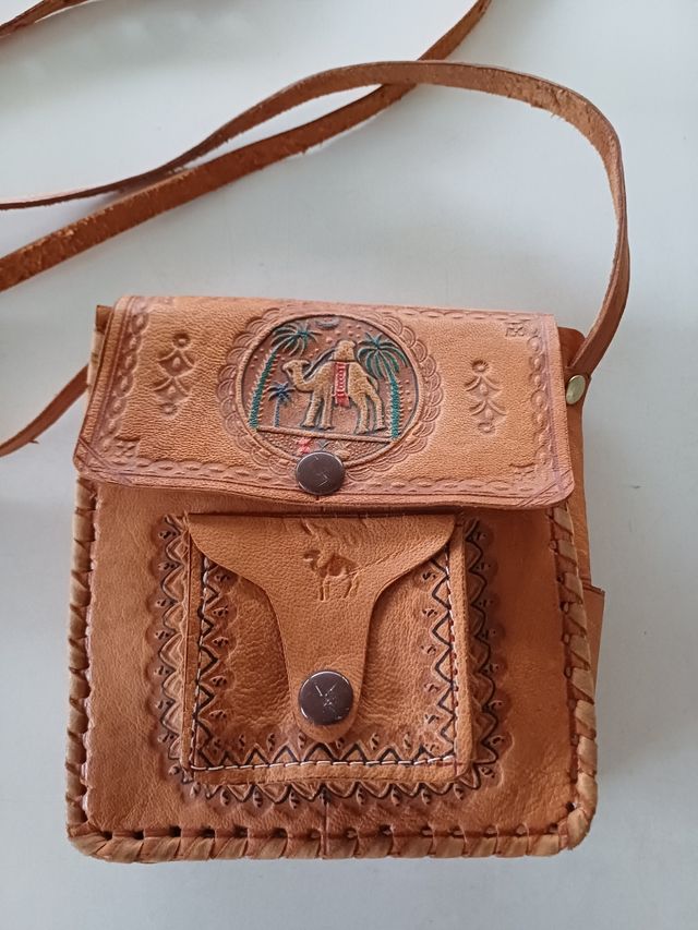 Bandolera piel repujada