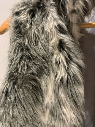 Chaleco pelo negro y gris