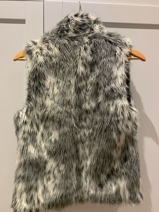 Chaleco pelo negro y gris