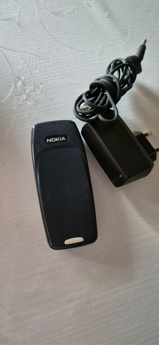 Nokia 3310 vecchio modello vintage
