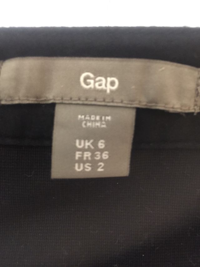 Vestido negro. Tipo vaquero