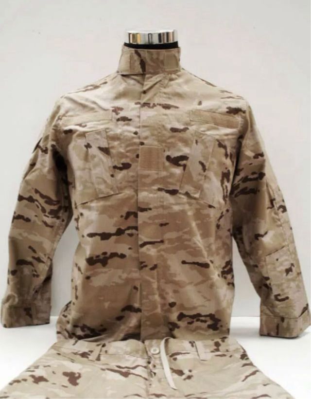 Uniforme Árido Pixelado