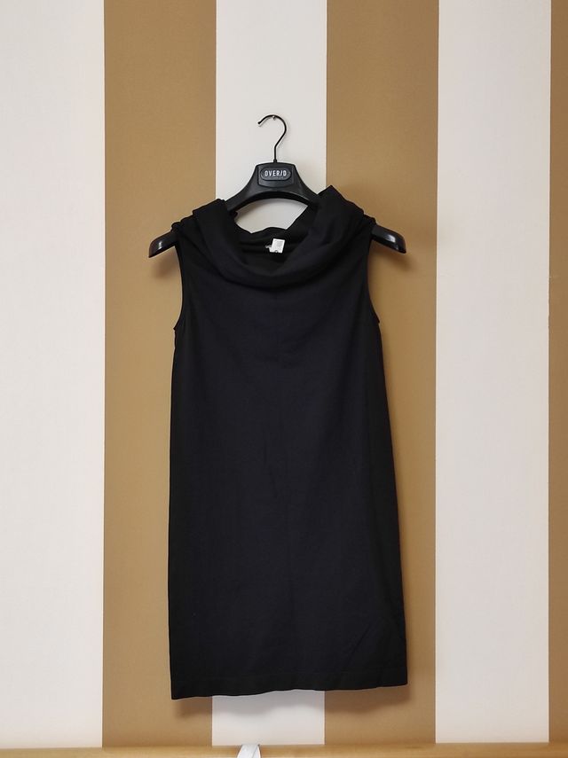 Vestitino con collo a ciambella 