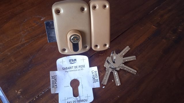 Cerrojo para bombín