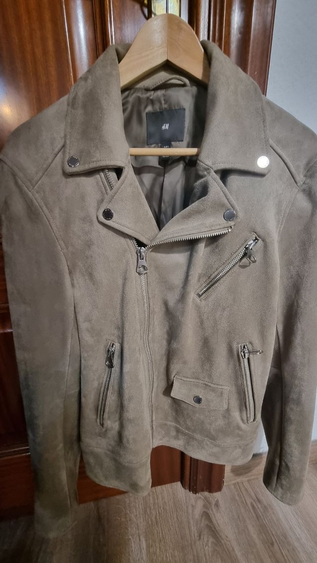 Cazadora biker tipo piel serraje