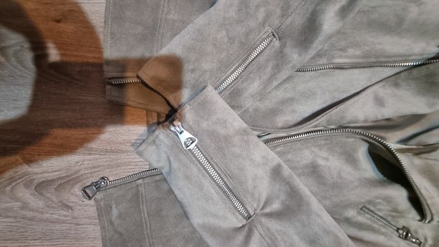 Cazadora biker tipo piel serraje