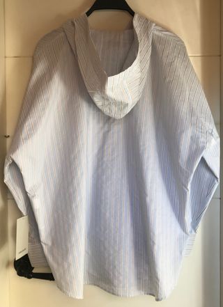 Camisa con Capucha Celeste a rayas de ZARA