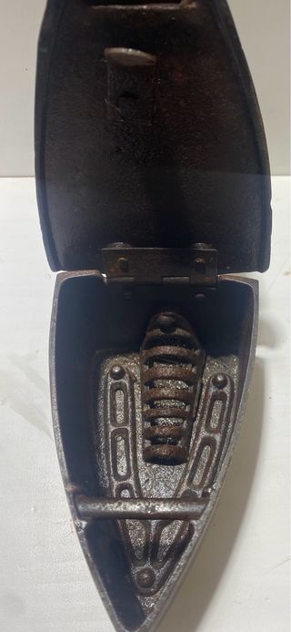 PLANCHA ANTIGUA DE CARBON DE HIERRO MONDRACON