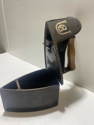 PLANCHA ANTIGUA DE CARBON DE HIERRO MONDRACON