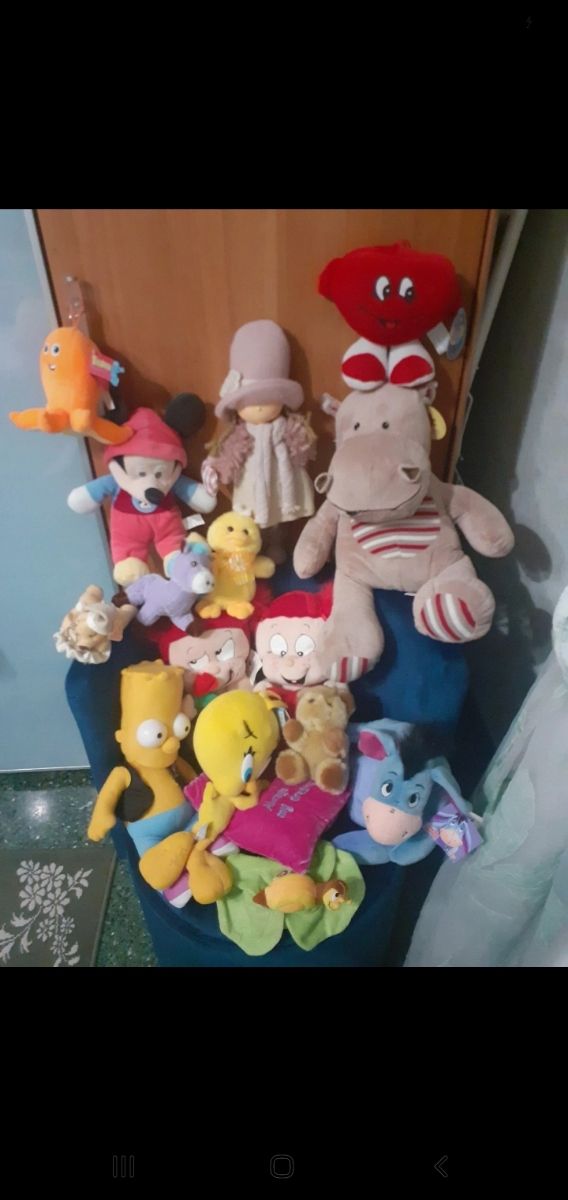 Peluches in toto e bambola con omaggio
