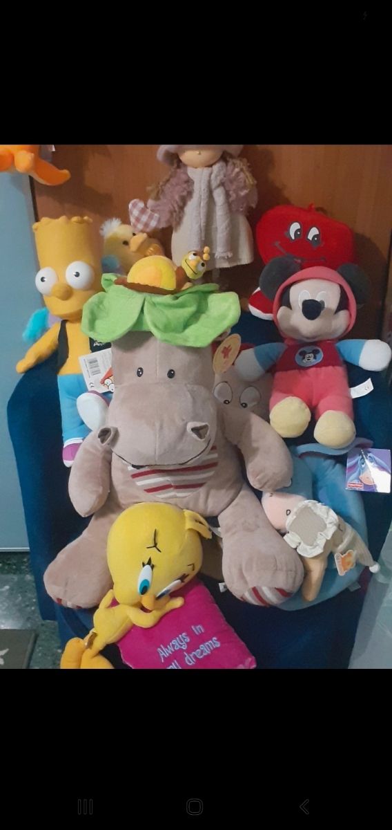 Peluches in toto e bambola con omaggio