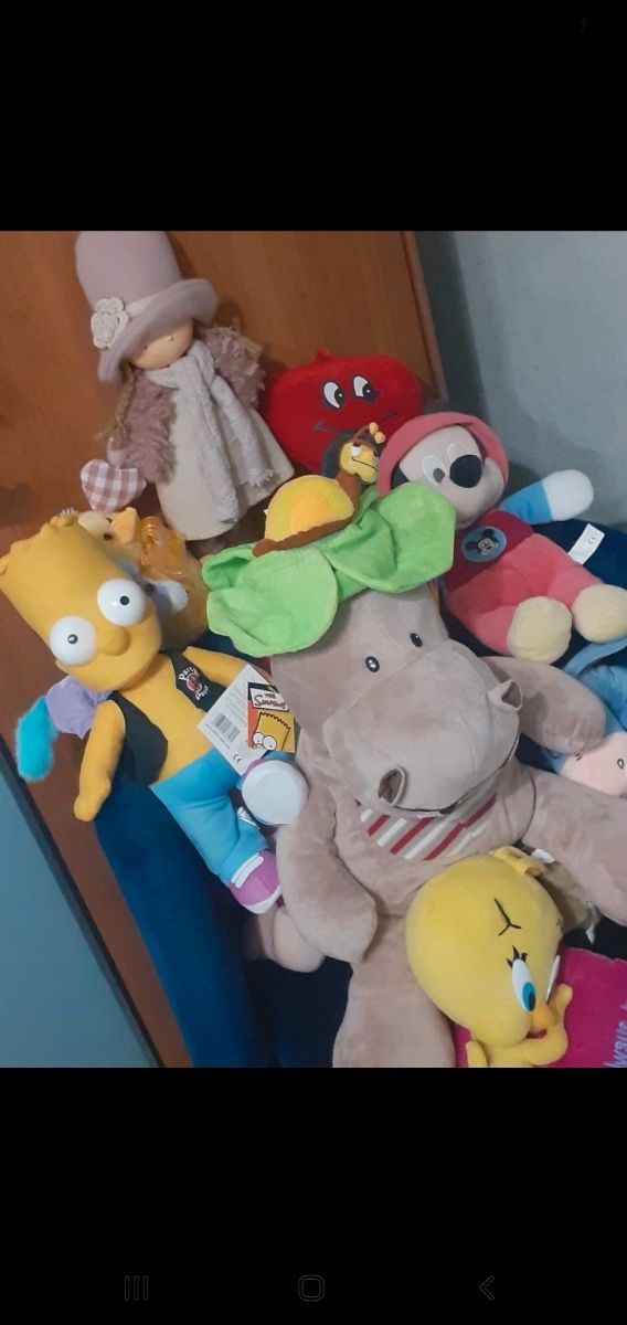 Peluches in toto e bambola con omaggio