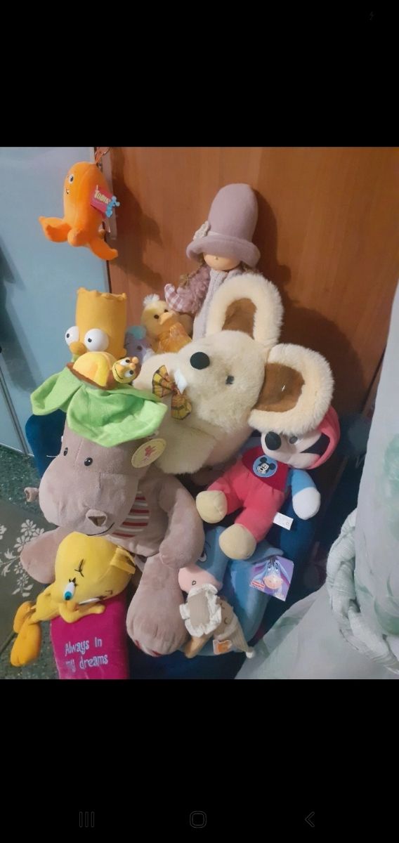 Peluches in toto e bambola con omaggio