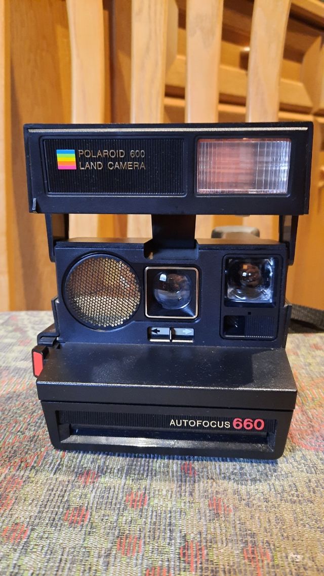 Polaroid 600 land camera