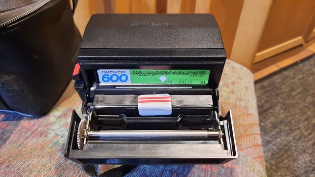 Polaroid 600 land camera