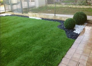 Césped artificial y servicios de jardinería 