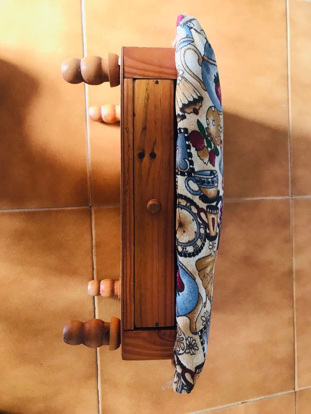 Reposapies con cajón