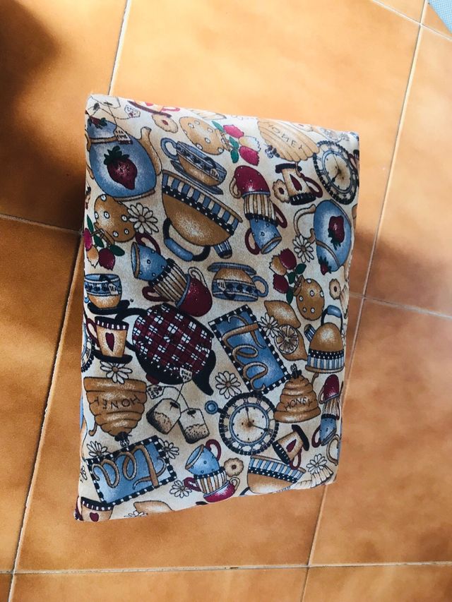 Reposapies con cajón