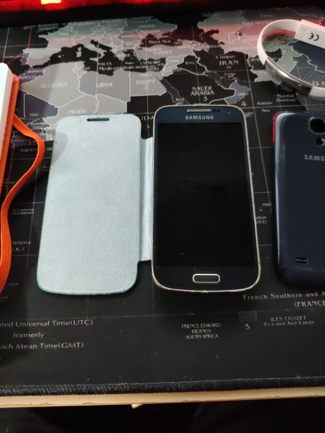 Samsung Galaxy S4 mini smartphone + bateria extra