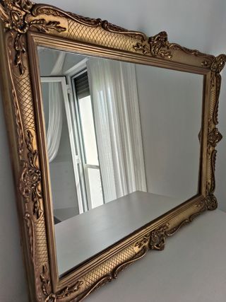 Espejo dorado retro