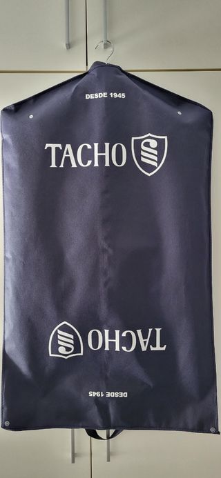 Traje nuevo de tachos
