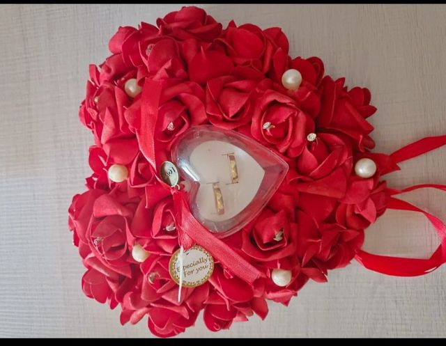 Portafedi a cuore con rose