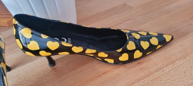 Zapatos charol corazones amarillos💛
