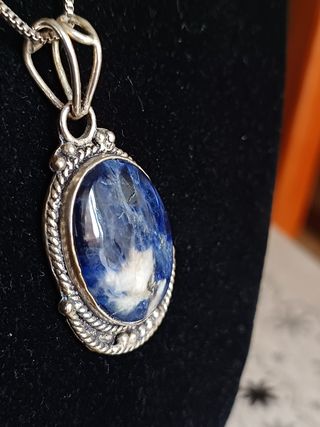 Colgante y cadena de plata