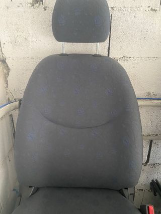 Asientos delanteros toyota yaris 99-05