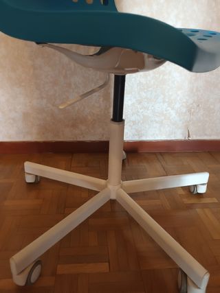 Silla azul de escritorio