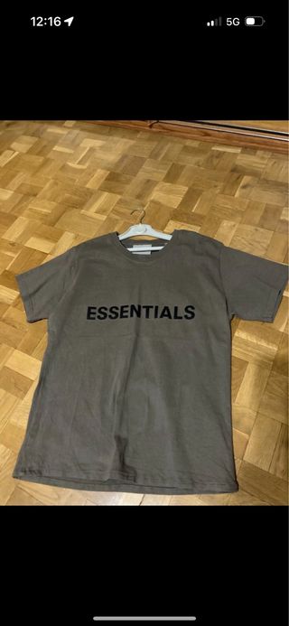 Camiseta essentials