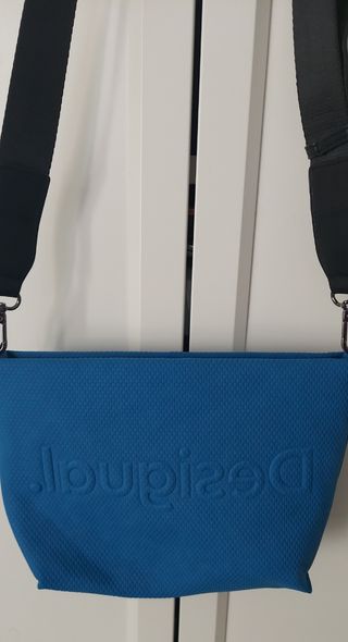 Bolso Desigual azul y negro.No negociable
