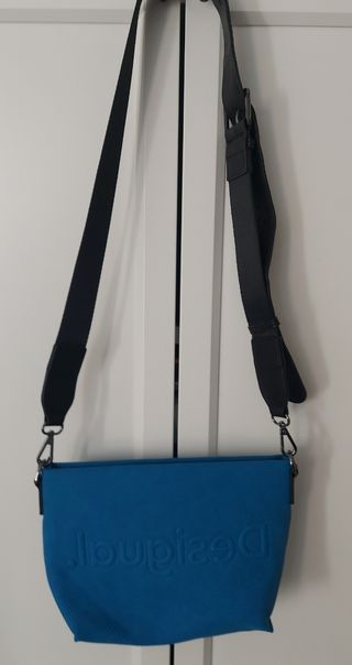 Bolso Desigual azul y negro.No negociable