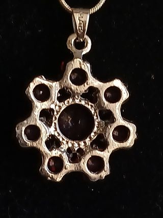 Elegante colgante y cadena de plata. 