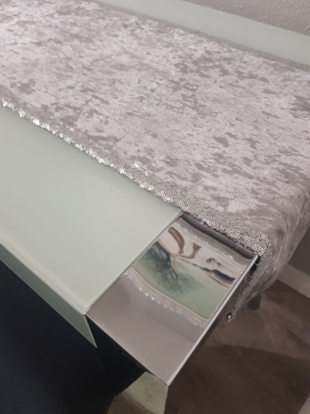 Mesa y silla de salon