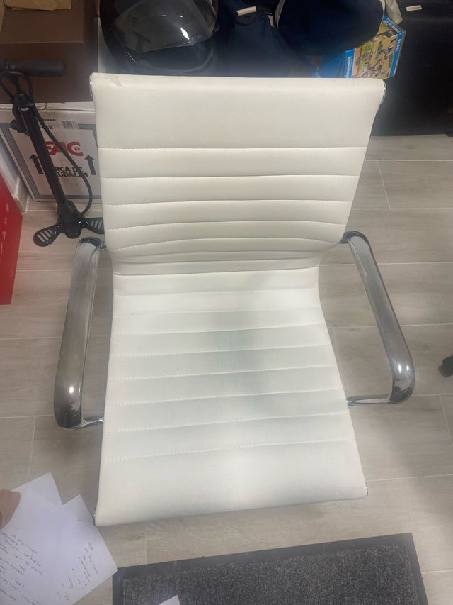 Silla polipiel blanca