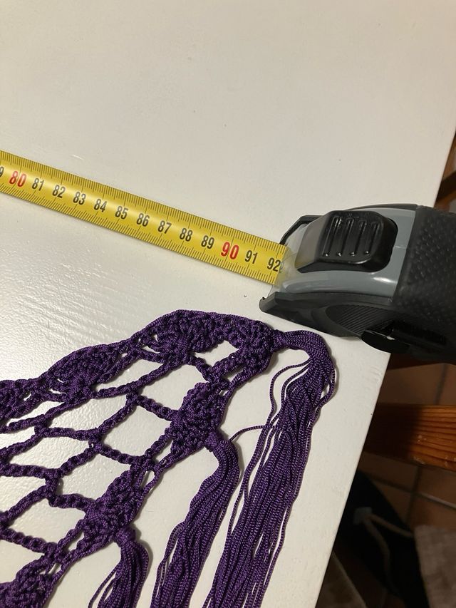 scialle viola all'uncinetto