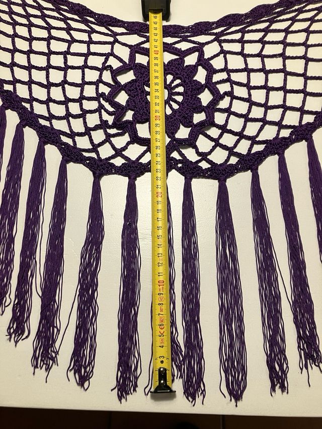 scialle viola all'uncinetto