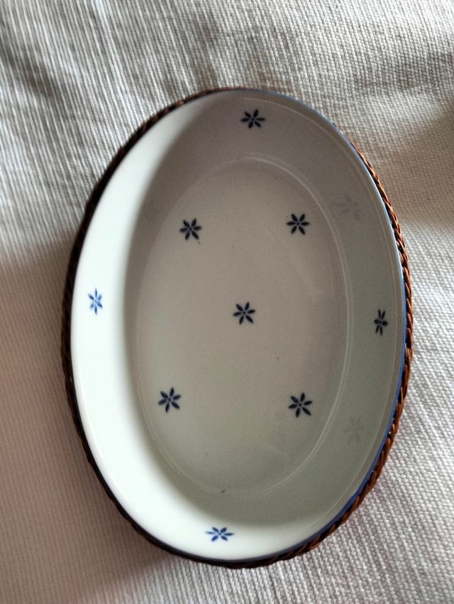 Tres recipientes de cocina con mimbre