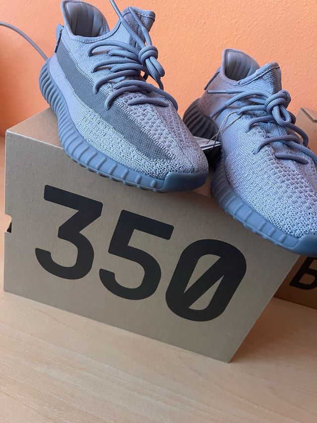 Yeezy 350 V2