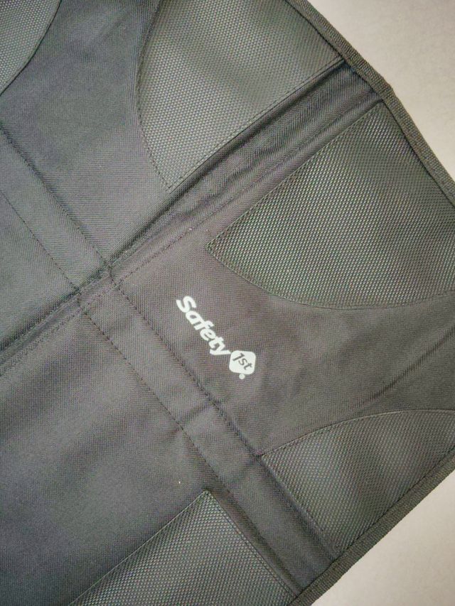 Safety first. Protector asiento coche silla niños.