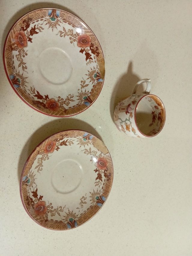 Taza antigua Opaque de Sarreguemines y dos platito