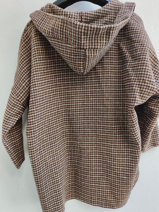 Coprispalle con cappuccio, per mezza stagione