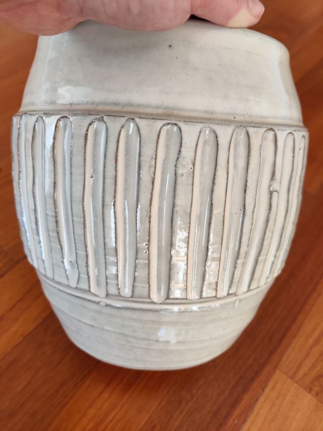 Jarrón de terracota esmaltado y decorado