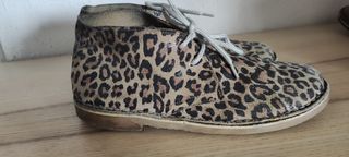 Botines leopardo cordones 