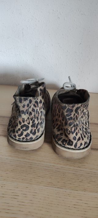 Botines leopardo cordones 