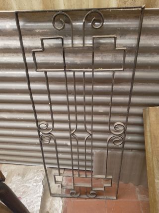 Reja de hierro medidas 49 x 118