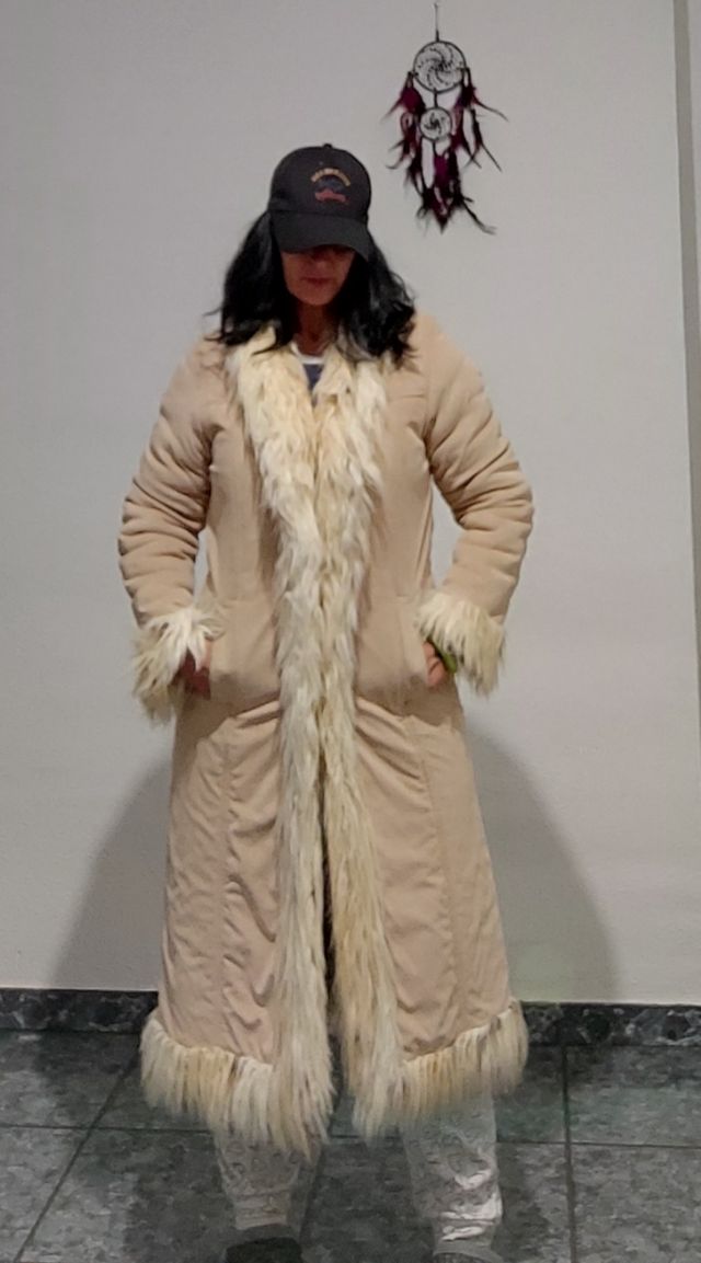 Abrigo largo con pelo por dentro