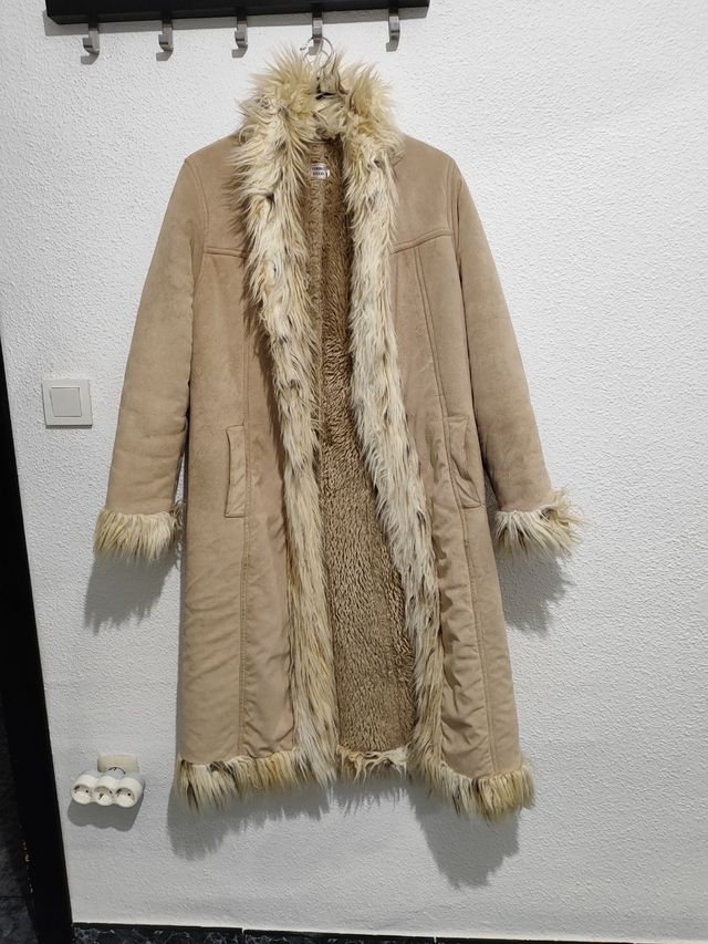 Abrigo largo con pelo por dentro